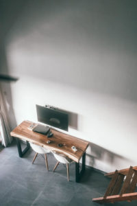 שולחן עץ למשרד
